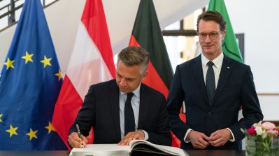 Ministerpräsident Wüst empfängt österreichischen Bundesminister Wolfgang Hattmannsdorfer