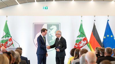 Ministerpräsident Hendrik Wüst verleiht Verdienstorden des Landes Nordrhein-Westfalen an 15 Persönlichkeiten