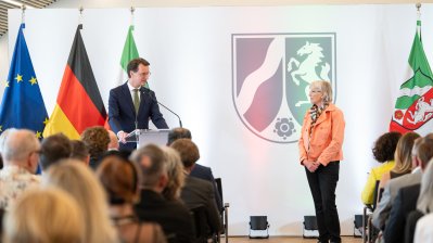Ministerpräsident Hendrik Wüst verleiht Verdienstorden des Landes Nordrhein-Westfalen an 15 Persönlichkeiten