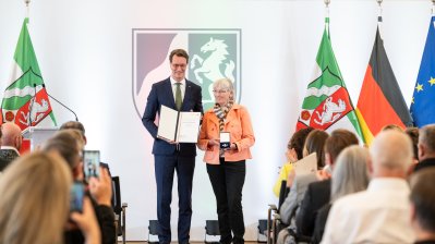 Ministerpräsident Hendrik Wüst verleiht Verdienstorden des Landes Nordrhein-Westfalen an 15 Persönlichkeiten
