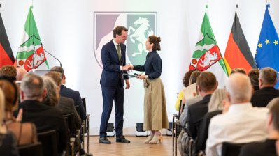 Ministerpräsident Hendrik Wüst verleiht Verdienstorden des Landes Nordrhein-Westfalen an 15 Persönlichkeiten