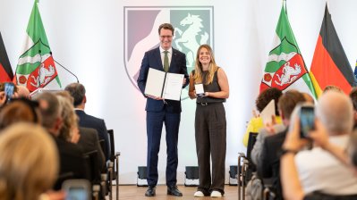 Ministerpräsident Hendrik Wüst verleiht Verdienstorden des Landes Nordrhein-Westfalen an 15 Persönlichkeiten