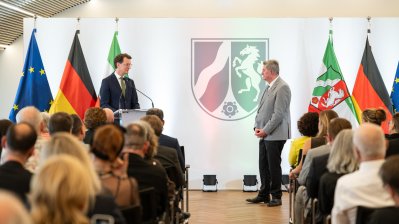 Ministerpräsident Hendrik Wüst verleiht Verdienstorden des Landes Nordrhein-Westfalen an 15 Persönlichkeiten