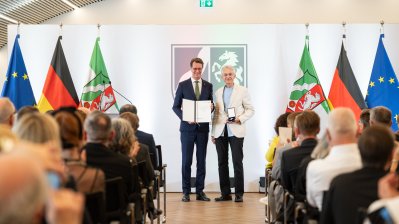 Ministerpräsident Hendrik Wüst verleiht Verdienstorden des Landes Nordrhein-Westfalen an 15 Persönlichkeiten