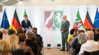 Ministerpräsident Hendrik Wüst verleiht Verdienstorden des Landes Nordrhein-Westfalen an 15 Persönlichkeiten