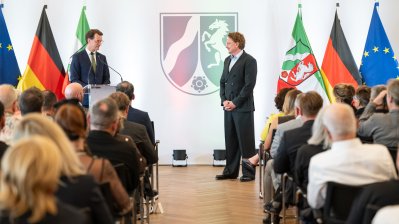 Ministerpräsident Hendrik Wüst verleiht Verdienstorden des Landes Nordrhein-Westfalen an 15 Persönlichkeiten
