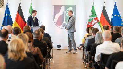 Ministerpräsident Hendrik Wüst verleiht Verdienstorden des Landes Nordrhein-Westfalen an 15 Persönlichkeiten