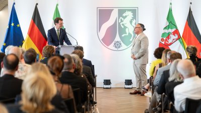 Ministerpräsident Hendrik Wüst verleiht Verdienstorden des Landes Nordrhein-Westfalen an 15 Persönlichkeiten