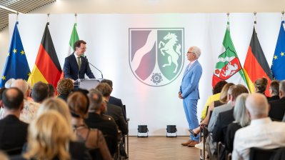 Ministerpräsident Hendrik Wüst verleiht Verdienstorden des Landes Nordrhein-Westfalen an 15 Persönlichkeiten