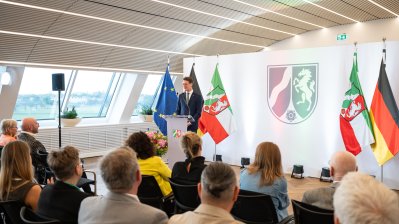 Ministerpräsident Hendrik Wüst verleiht Verdienstorden des Landes Nordrhein-Westfalen an 15 Persönlichkeiten