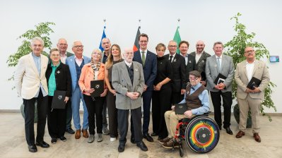 Ministerpräsident Hendrik Wüst verleiht Verdienstorden des Landes Nordrhein-Westfalen an 15 Persönlichkeiten