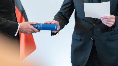 Dr. Heiner Wilmer legt Treueid als künftiger Bischof von Münster ab