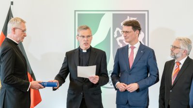 Dr. Heiner Wilmer legt Treueid als künftiger Bischof von Münster ab