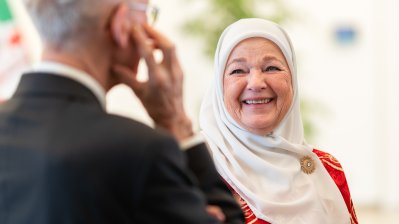 Pfarrer Franz Meurer aus Köln erhält Mevlüde-Genç-Medaille von Ministerpräsident Wüst