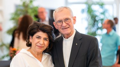 Pfarrer Franz Meurer aus Köln erhält Mevlüde-Genç-Medaille von Ministerpräsident Wüst