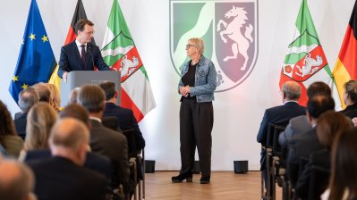 Ministerpräsident Hendrik Wüst verleiht Verdienstorden des Landes Nordrhein-Westfalen an 16 Persönlichkeiten