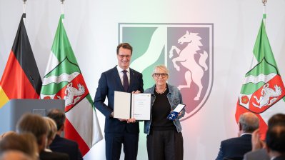 Ministerpräsident Hendrik Wüst verleiht Verdienstorden des Landes Nordrhein-Westfalen an 16 Persönlichkeiten