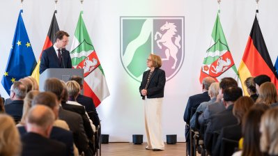 Ministerpräsident Hendrik Wüst verleiht Verdienstorden des Landes Nordrhein-Westfalen an 16 Persönlichkeiten