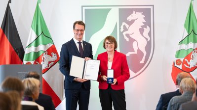 Ministerpräsident Hendrik Wüst verleiht Verdienstorden des Landes Nordrhein-Westfalen an 16 Persönlichkeiten