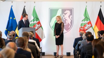 Ministerpräsident Hendrik Wüst verleiht Verdienstorden des Landes Nordrhein-Westfalen an 16 Persönlichkeiten