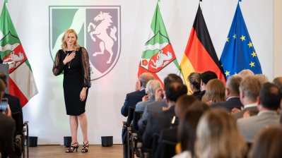 Ministerpräsident Hendrik Wüst verleiht Verdienstorden des Landes Nordrhein-Westfalen an 16 Persönlichkeiten