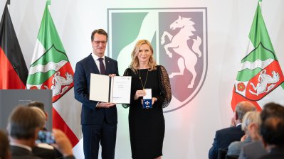 Ministerpräsident Hendrik Wüst verleiht Verdienstorden des Landes Nordrhein-Westfalen an 16 Persönlichkeiten