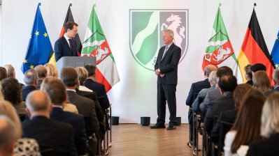 Ministerpräsident Hendrik Wüst verleiht Verdienstorden des Landes Nordrhein-Westfalen an 16 Persönlichkeiten