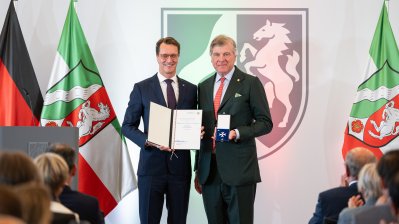 Ministerpräsident Hendrik Wüst verleiht Verdienstorden des Landes Nordrhein-Westfalen an 16 Persönlichkeiten