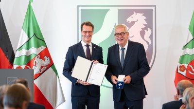 Ministerpräsident Hendrik Wüst verleiht Verdienstorden des Landes Nordrhein-Westfalen an 16 Persönlichkeiten