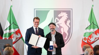 Ministerpräsident Hendrik Wüst verleiht Verdienstorden des Landes Nordrhein-Westfalen an 16 Persönlichkeiten
