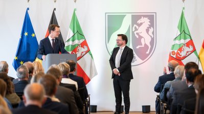 Ministerpräsident Hendrik Wüst verleiht Verdienstorden des Landes Nordrhein-Westfalen an 16 Persönlichkeiten