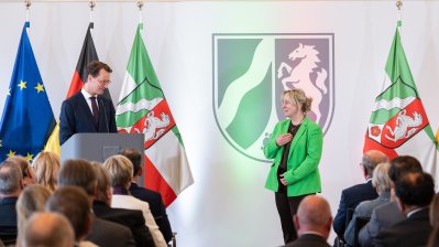 Ministerpräsident Hendrik Wüst verleiht Verdienstorden des Landes Nordrhein-Westfalen an 16 Persönlichkeiten