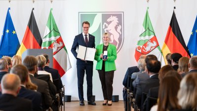 Ministerpräsident Hendrik Wüst verleiht Verdienstorden des Landes Nordrhein-Westfalen an 16 Persönlichkeiten