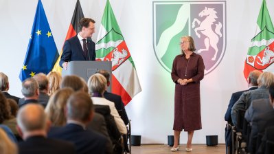Ministerpräsident Hendrik Wüst verleiht Verdienstorden des Landes Nordrhein-Westfalen an 16 Persönlichkeiten