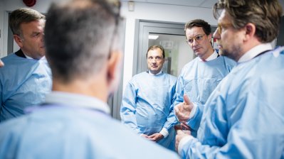 Im Rahmen der Reise besucht Ministerpräsident Wüst außerdem gemeinsam mit Vertretern des Universitätsklinikum Münster das Stanisław Sakiel Burn Treatment Center in Siemianowice Śląskie