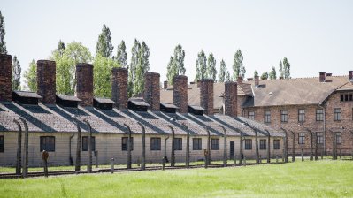 Erinnerung bewahren, Antisemitismus entschlossen bekämpfen: Ministerpräsident Wüst besucht Auschwitz-Birkenau