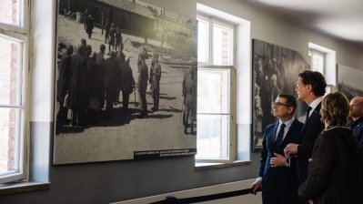 Erinnerung bewahren, Antisemitismus entschlossen bekämpfen: Ministerpräsident Wüst besucht Auschwitz-Birkenau