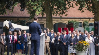 Ministerpräsident Hendrik Wüst empfängt Konsularisches Korps beim Sommerempfang in Warendorf