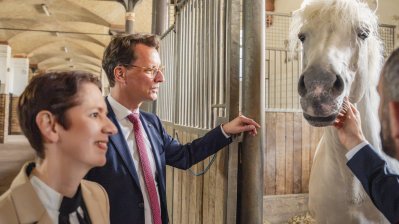 Ministerpräsident Hendrik Wüst empfängt Konsularisches Korps beim Sommerempfang in Warendorf