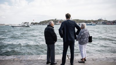  Ministerpräsident Wüst unternimmt mit Zeitzeuginnen und Zeitzeugen einen historischen Stadtspaziergang durch die Viertel Tophane und Karaköy
