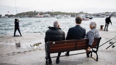  Ministerpräsident Wüst unternimmt mit Zeitzeuginnen und Zeitzeugen einen historischen Stadtspaziergang durch die Viertel Tophane und Karaköy