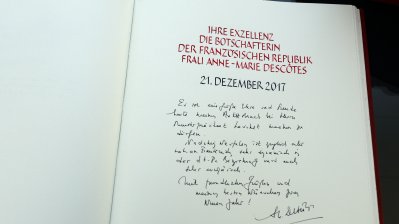 Gästebucheintrag der Botschafterin Frankreichs