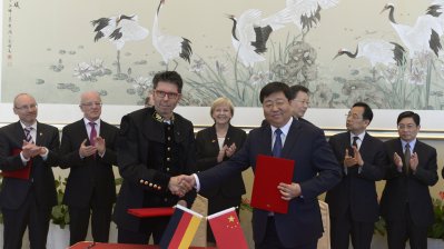 Vertragsunterzeichnung zu Koorperationvereinbarungen