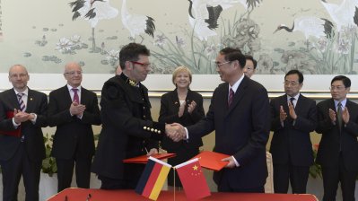 Vertragsunterzeichnung zu Koorperationvereinbarungen