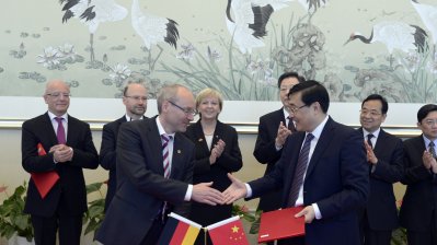 Vertragsunterzeichnung zu Koorperationvereinbarungen