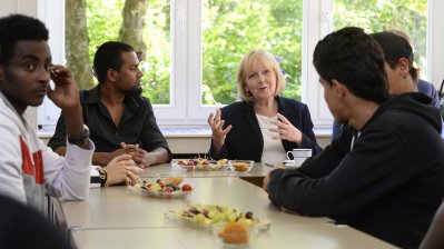 Ministerpräsidentin Hannelore Kraft informiert sich in Aachen über das Thema "unbegleitete minderjährige Flüchtlinge"