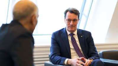 Ministerpräsident Hendrik Wüst empfängt den Botschafter der Republik Indien