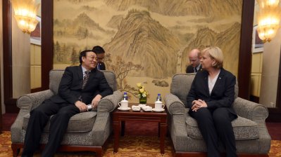 Ministerpräsidentin Hannelore Kraft im Gespräch mit dem Vize-Gouverneur LIU Yie