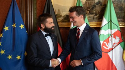Ministerpräsident Hendrik Wüst empfängt Konsularisches Korps beim Sommerempfang auf Schloss Drachenburg