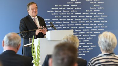 Ministerpräsident Laschet verleiht den Landesverdienstorden 